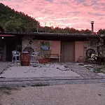 Casale I Calanchi לינה וארוחת בוקר גוביו
